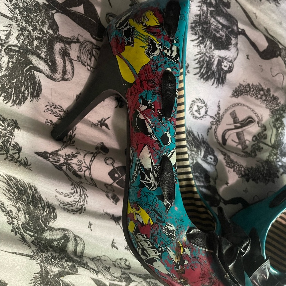 Stylish Blue Bow Flats with Graphic Design on Sides - Picture 4 of 7